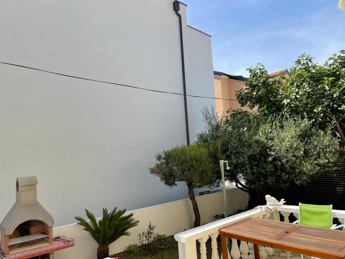 Apartments Villa Engeli Vir Luaran gambar