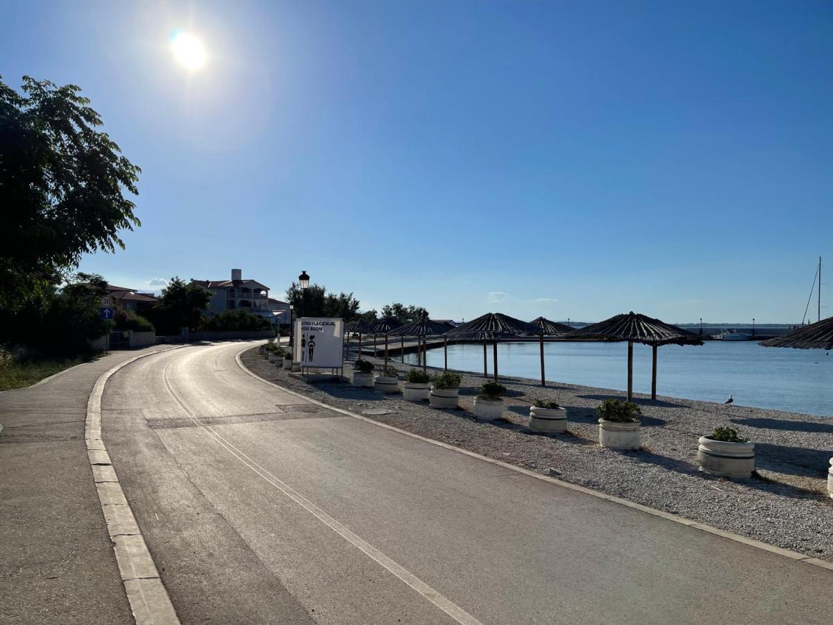 Apartments Villa Engeli Vir Luaran gambar