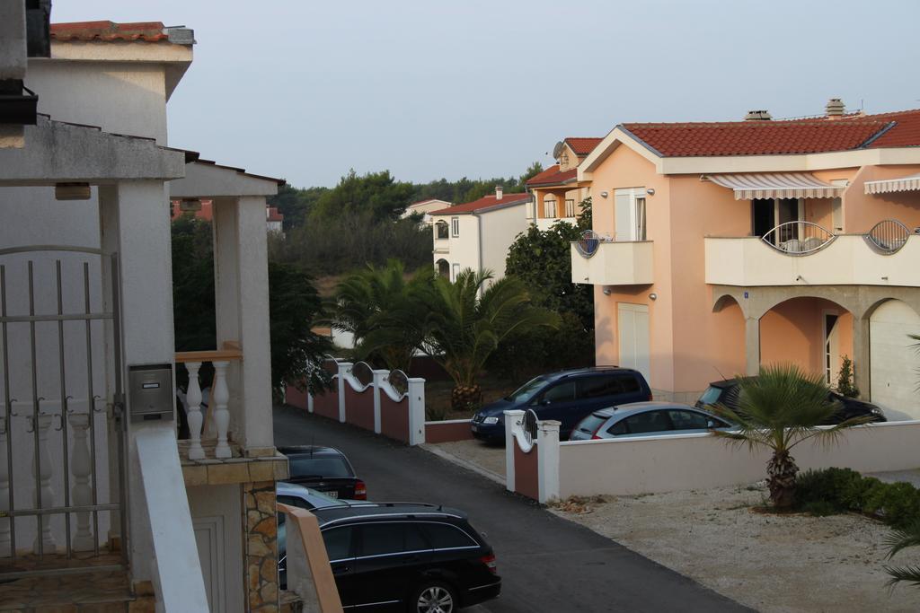 Apartments Villa Engeli Vir Luaran gambar