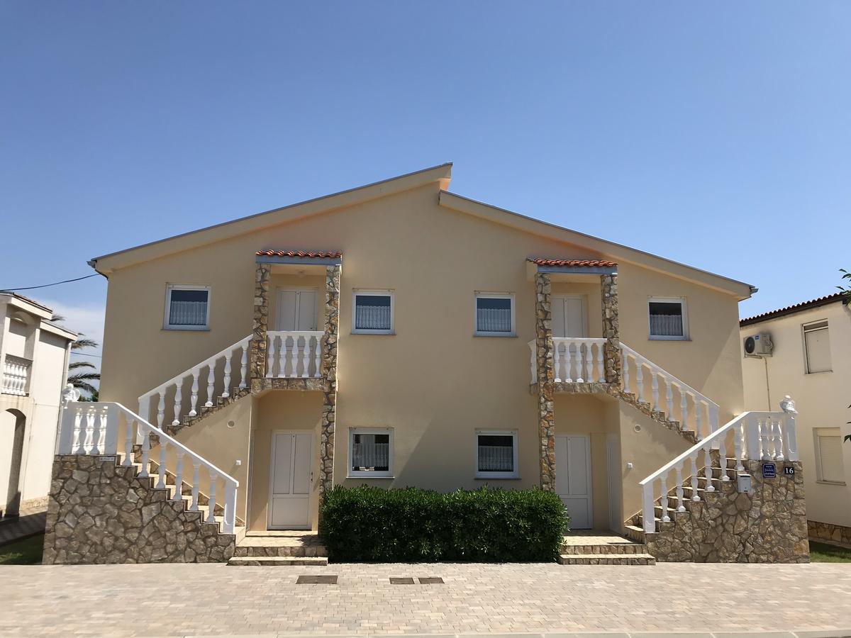 Apartments Villa Engeli Vir Luaran gambar