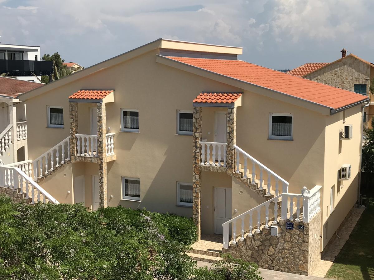 Apartments Villa Engeli Vir Luaran gambar