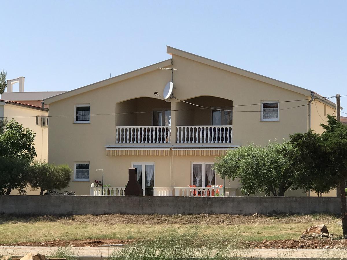 Apartments Villa Engeli Vir Luaran gambar