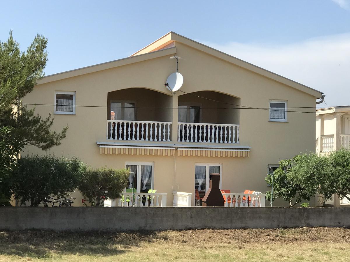 Apartments Villa Engeli Vir Luaran gambar