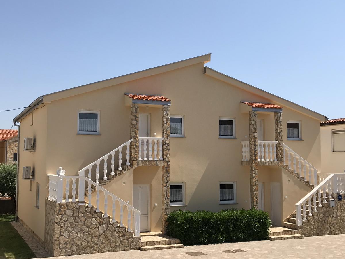 Apartments Villa Engeli Vir Luaran gambar