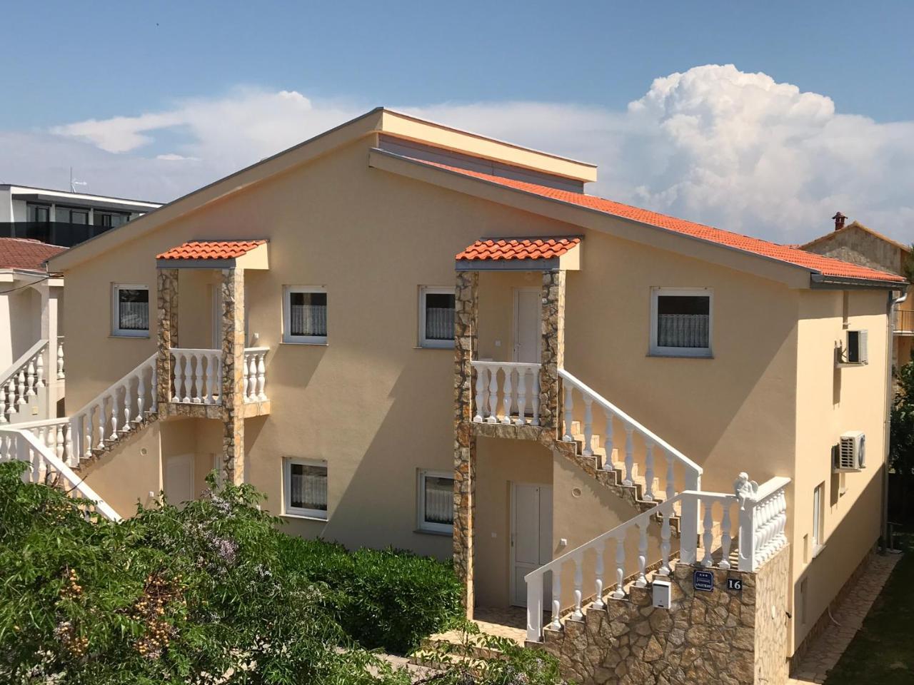 Apartments Villa Engeli Vir Luaran gambar