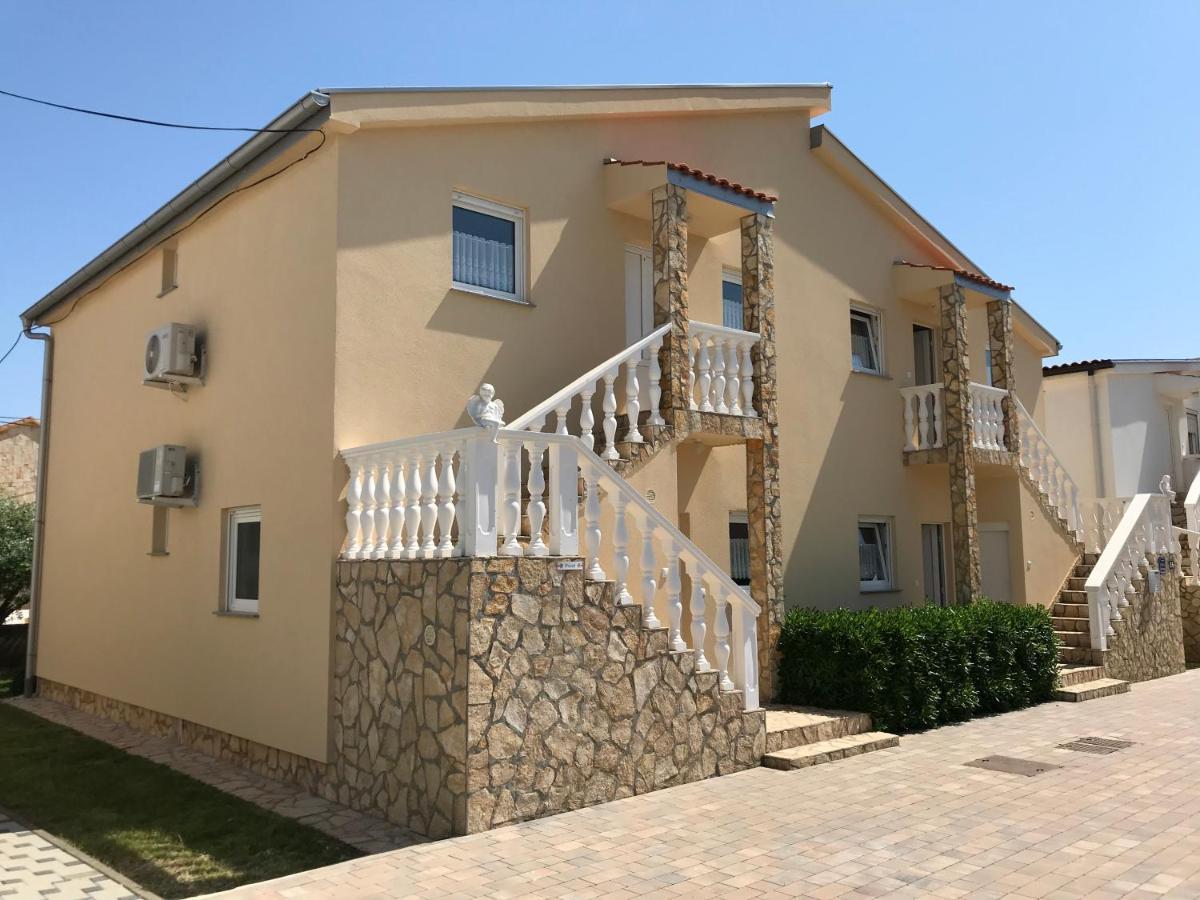 Apartments Villa Engeli Vir Luaran gambar